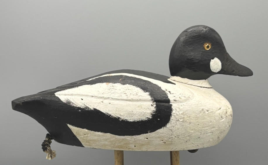 **VERDUN, QUEBEC**GOLDENEYE DRAKE VINTAGE DUCK DECOY *GLASS EYES**RAISED WINGS**