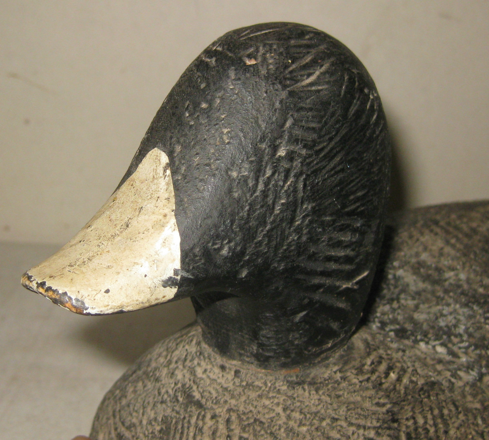 ANTIQUE WORKING CARVED SQUAT BODY FOLK ART BLUE BILL DUCK DECOY – EXCELLENT FORM