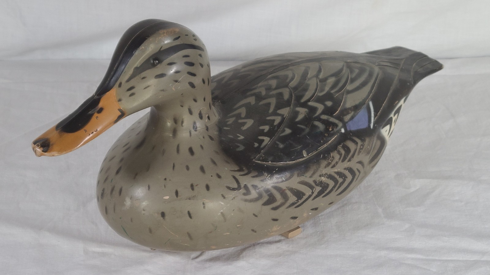 Vintage D-9 Victor Duck Decoy Mallard Hen 1967 Woodstream USA Plastic 15″ NOTE