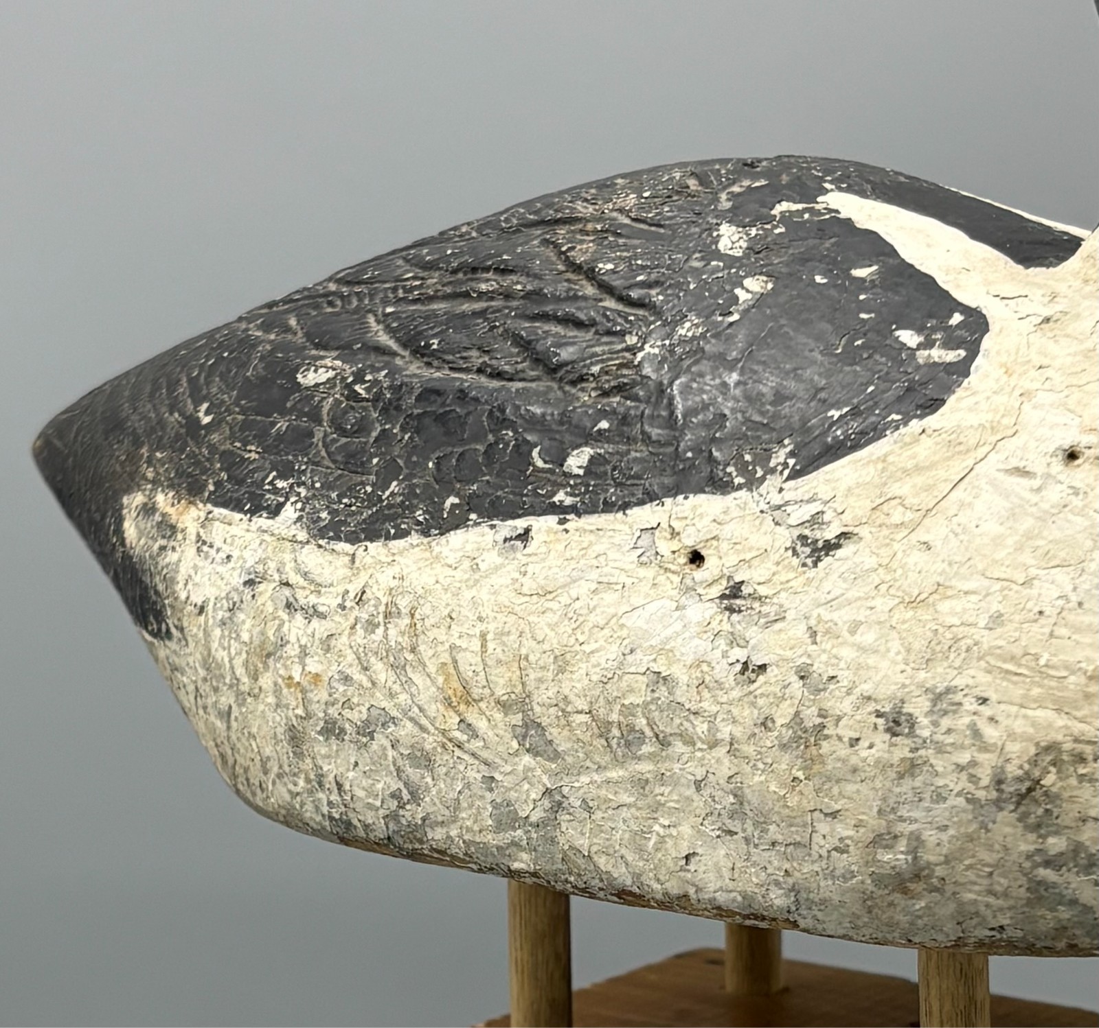 ANTIQUE DUCK DECOY CA 1930-1940s QUEBEC GOLDENEYE DRAKE *SCALE CRVNG SIDES/TAIL*