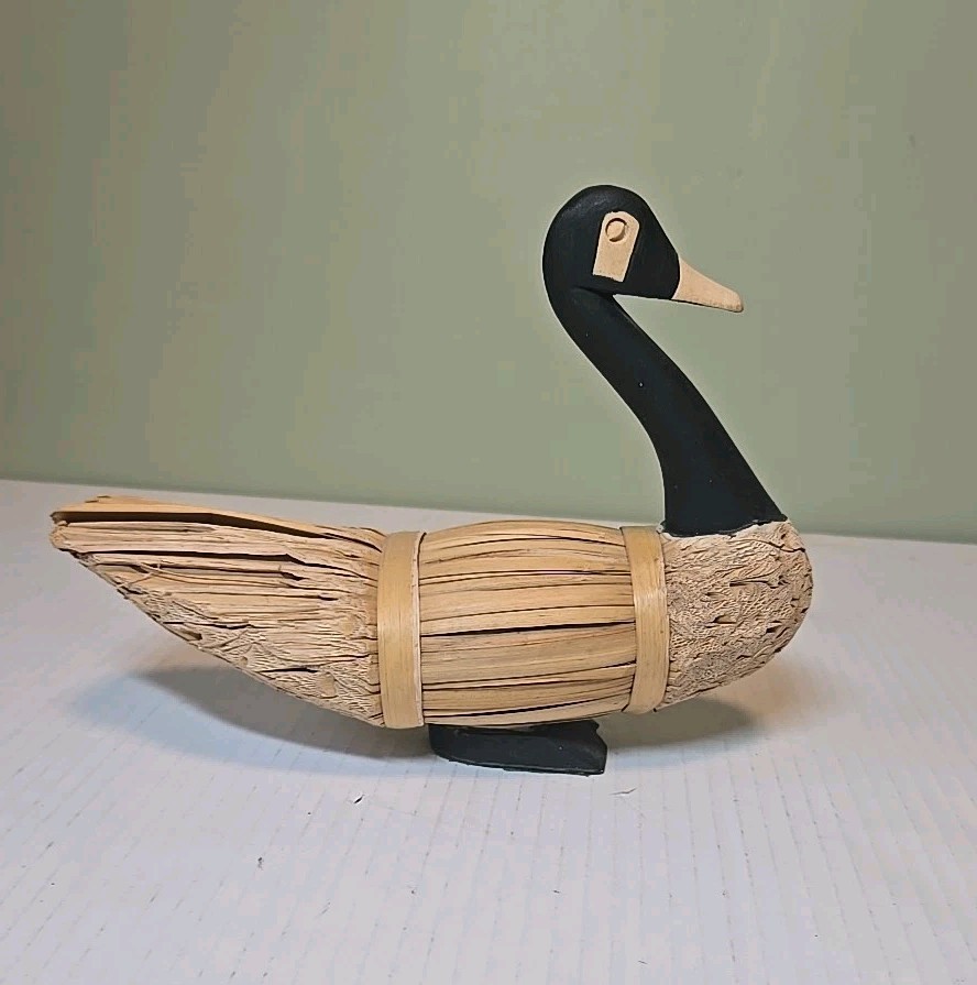 3 Vintage Canadian Geese ~Straw Corn Husk Reed Wood~Folk Art 8″- 23″ Decoys