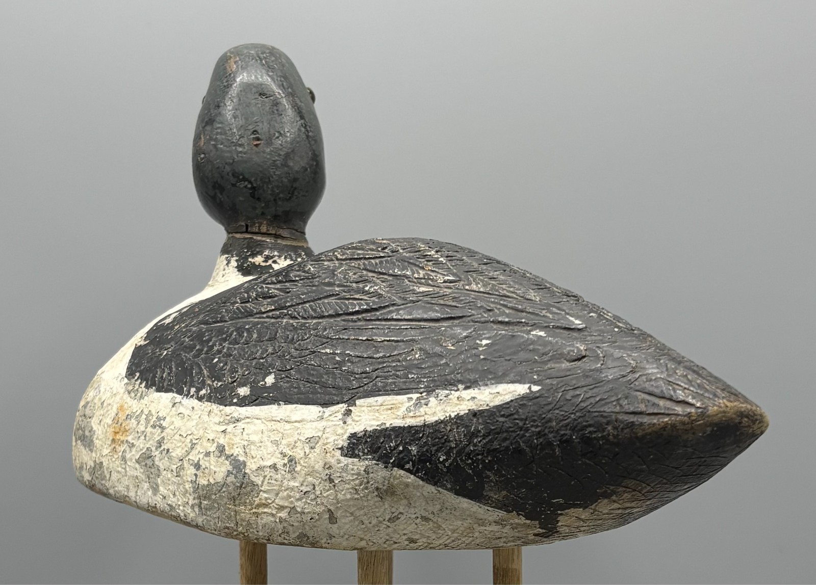 ANTIQUE DUCK DECOY CA 1930-1940s QUEBEC GOLDENEYE DRAKE *SCALE CRVNG SIDES/TAIL*