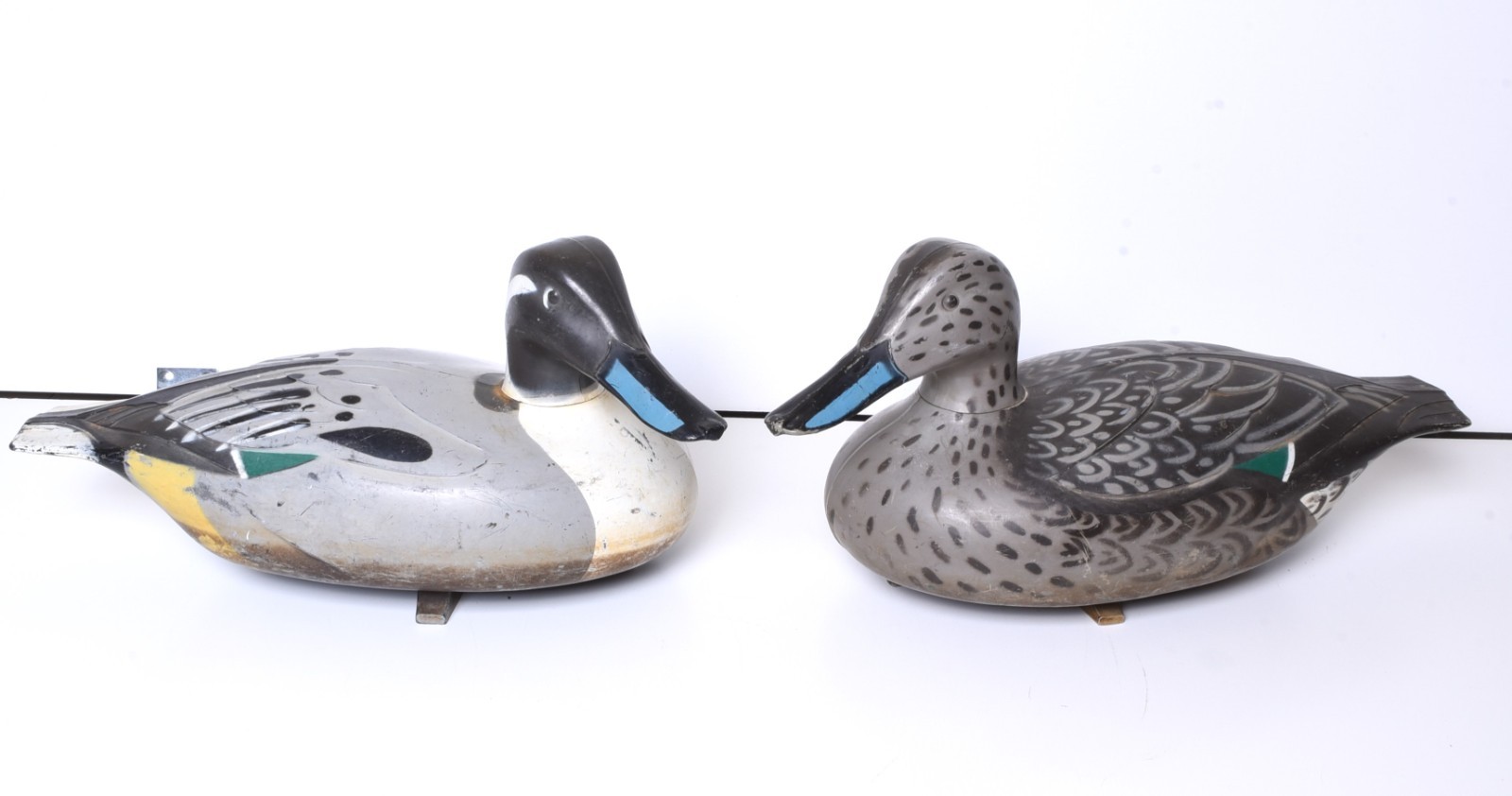 2 Vintage D-9 R Victor Duck Decoys MFG by Woodstream Co. USA 1967