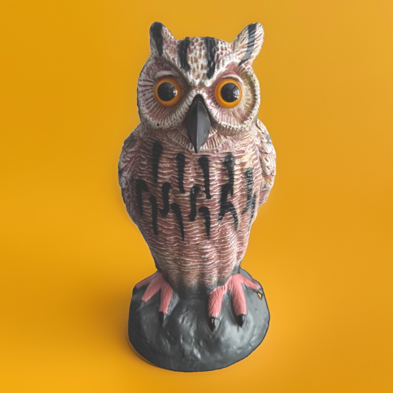Garden Barn 10” Plastic Owl Decoy Preowned F18