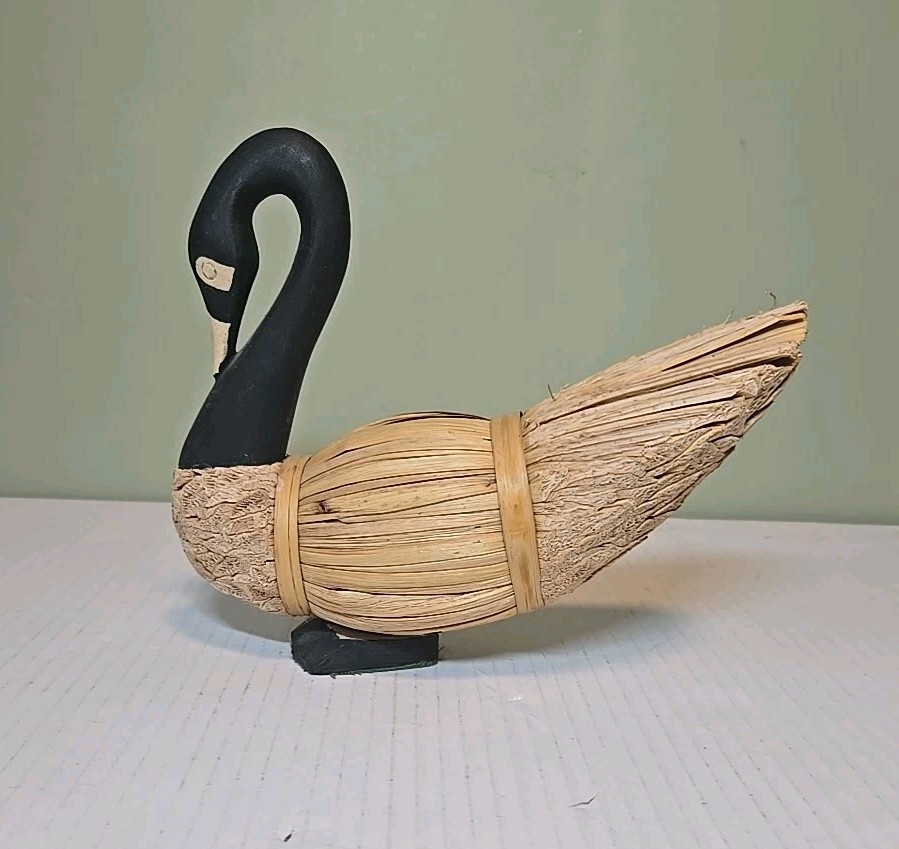 3 Vintage Canadian Geese ~Straw Corn Husk Reed Wood~Folk Art 8″- 23″ Decoys