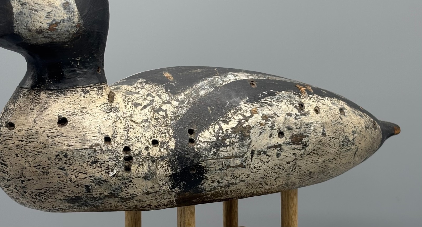 **EARLY** GOLDENEYE DRAKE ANTIQUE WOODEN DUCK DECOY W/SERIFIED “E” & ERLY PNT