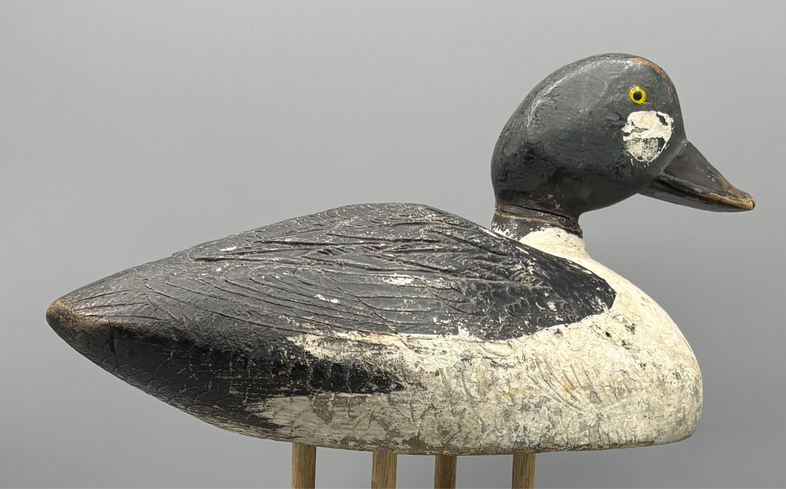 ANTIQUE DUCK DECOY CA 1930-1940s QUEBEC GOLDENEYE DRAKE *SCALE CRVNG SIDES/TAIL*
