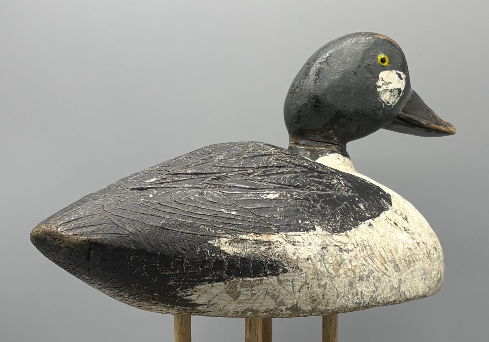 ANTIQUE DUCK DECOY CA 1930-1940s QUEBEC GOLDENEYE DRAKE *SCALE CRVNG SIDES/TAIL*
