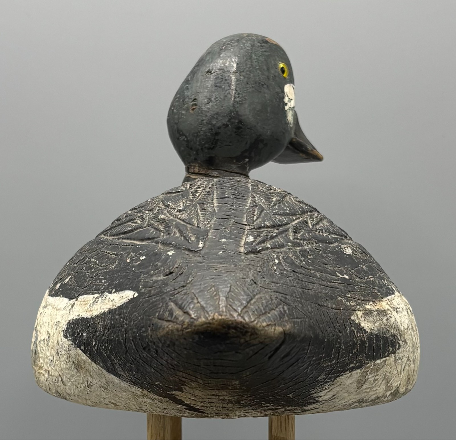 ANTIQUE DUCK DECOY CA 1930-1940s QUEBEC GOLDENEYE DRAKE *SCALE CRVNG SIDES/TAIL*