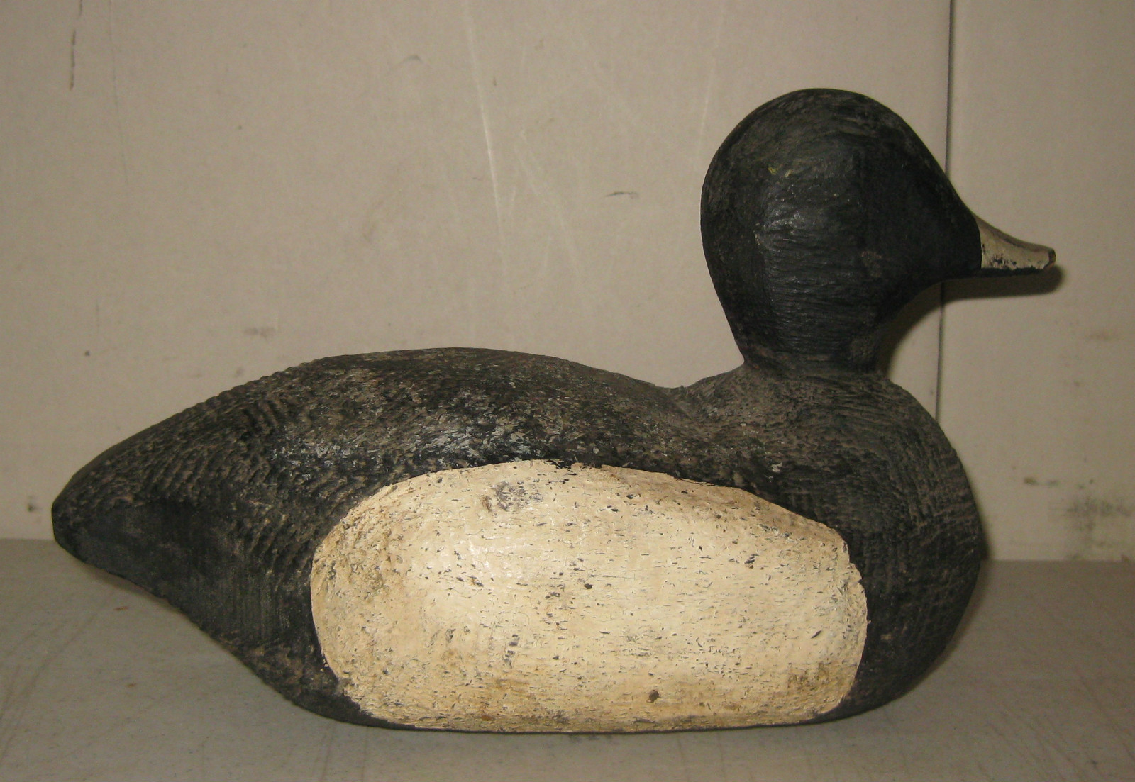 ANTIQUE WORKING CARVED SQUAT BODY FOLK ART BLUE BILL DUCK DECOY – EXCELLENT FORM