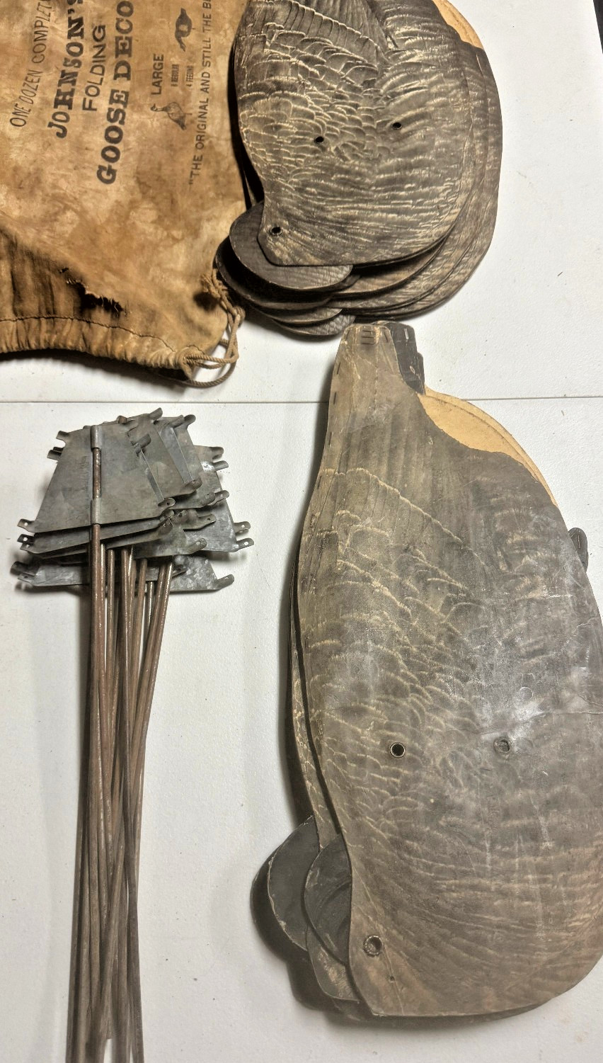 12 Vintage Johnson’s Folding Goose Decoys w/Metal Stakes Original Bag Complete