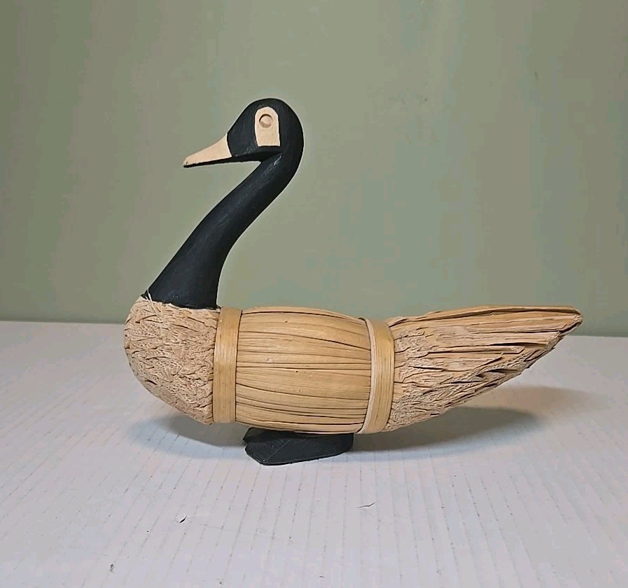 3 Vintage Canadian Geese ~Straw Corn Husk Reed Wood~Folk Art 8″- 23″ Decoys