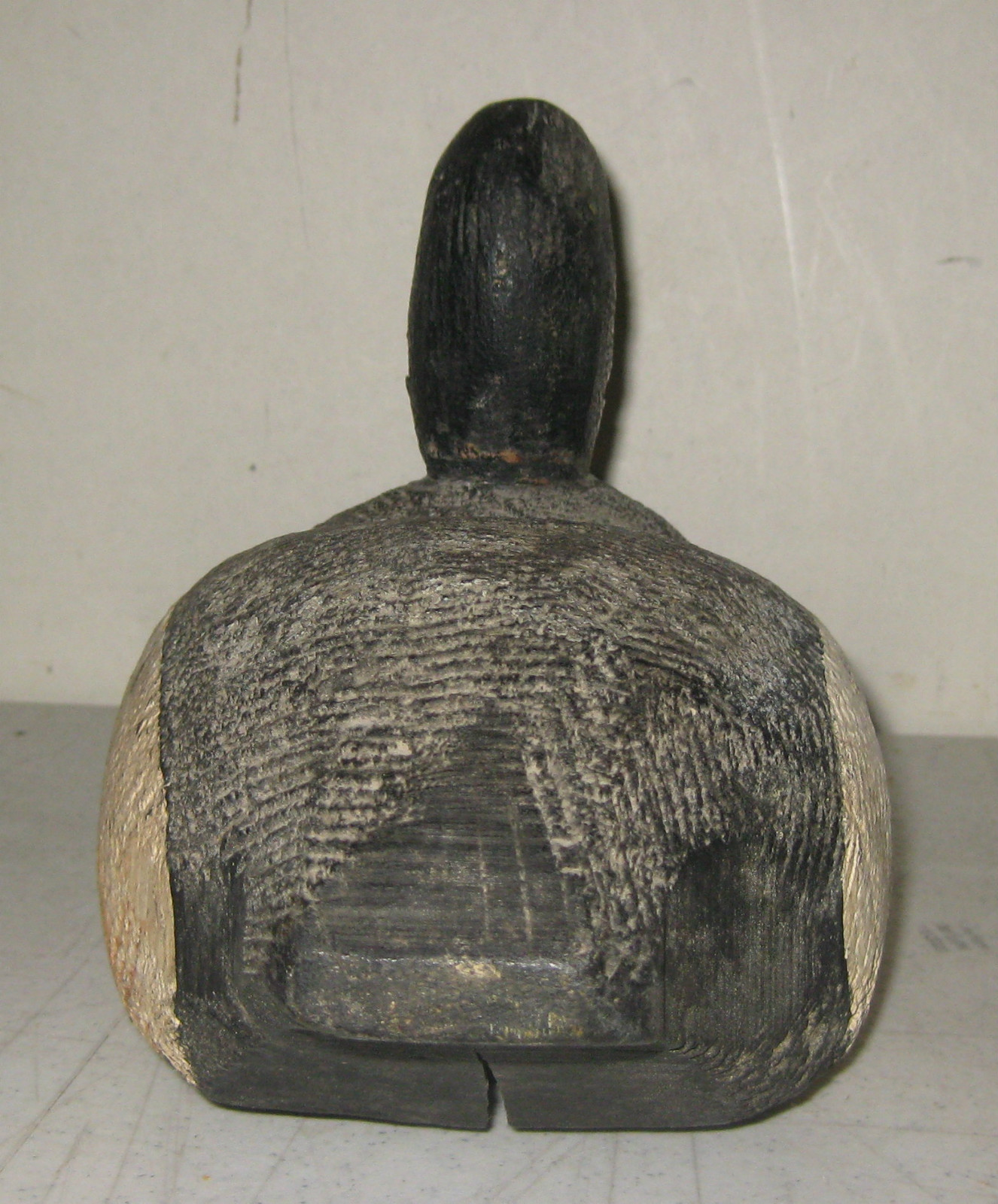 ANTIQUE WORKING CARVED SQUAT BODY FOLK ART BLUE BILL DUCK DECOY – EXCELLENT FORM
